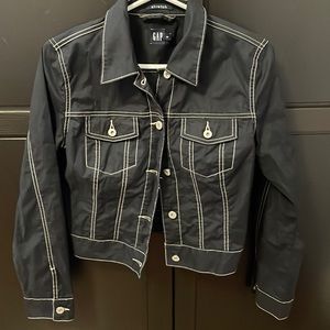 New Vintage Gap women’s black jeans jacket. Size S. stretch. Adjustable bottom